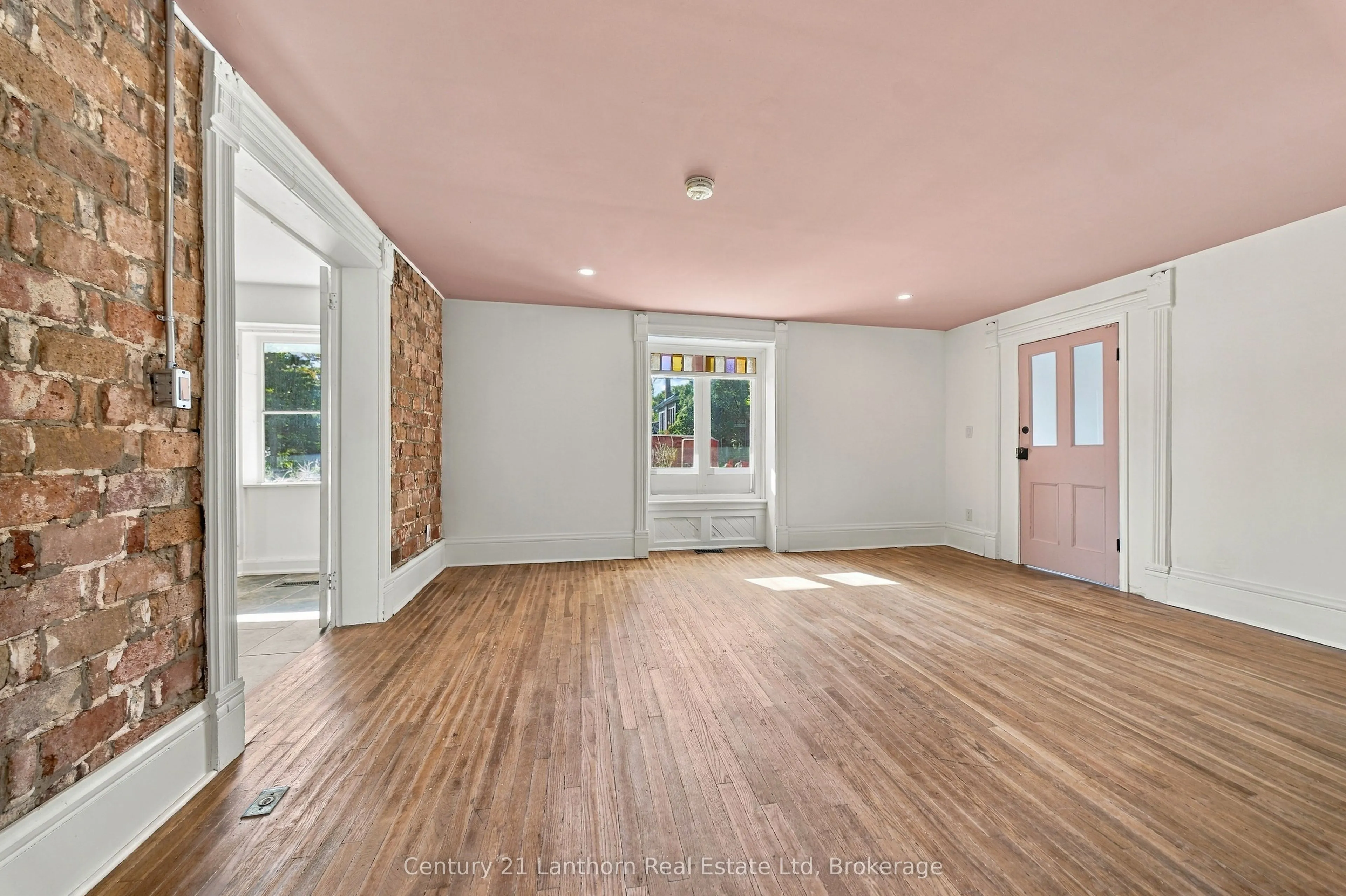 260 Wellington Main Street #B