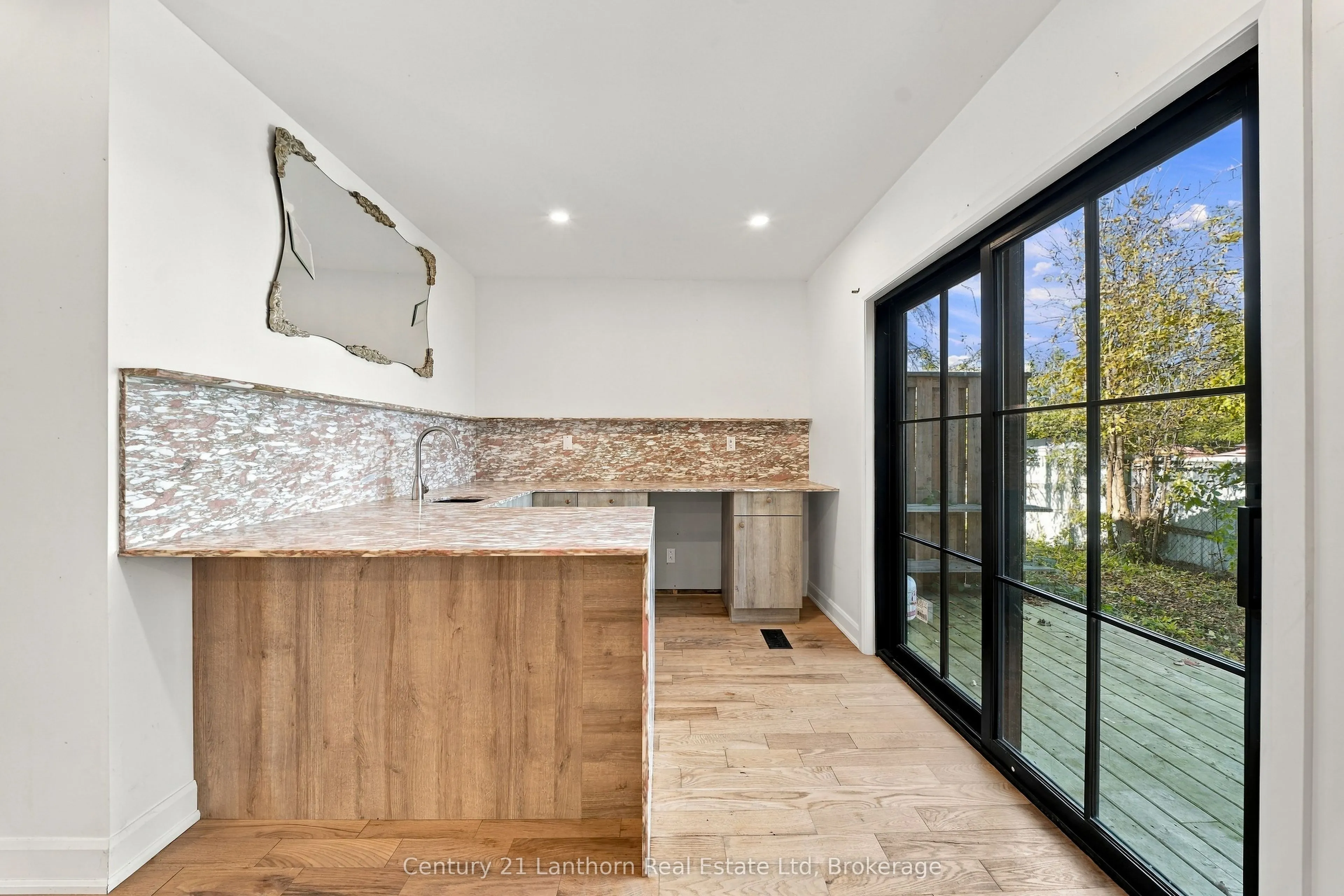 260 Wellington Main Street #B