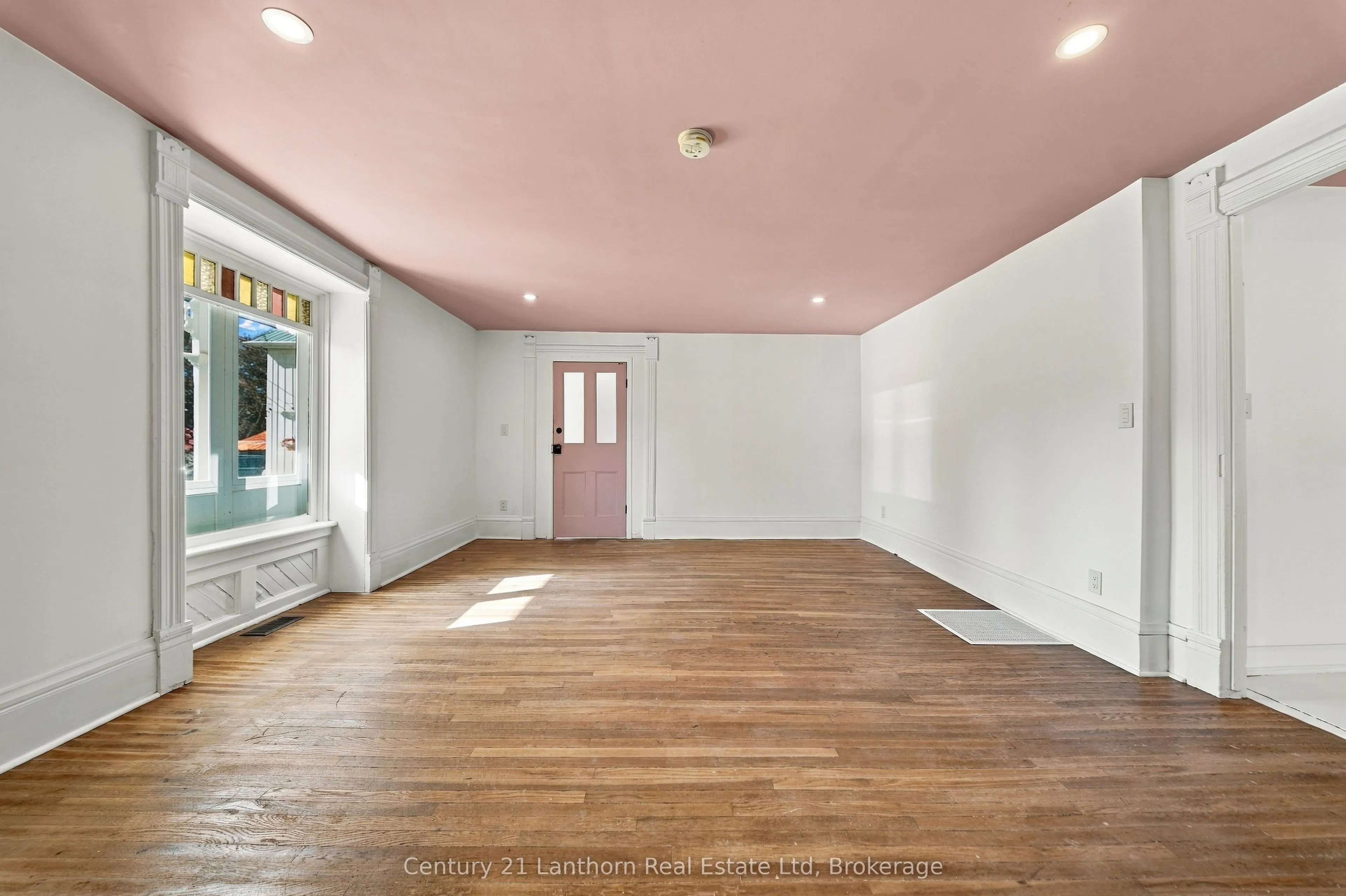 260 Wellington Main Street #B