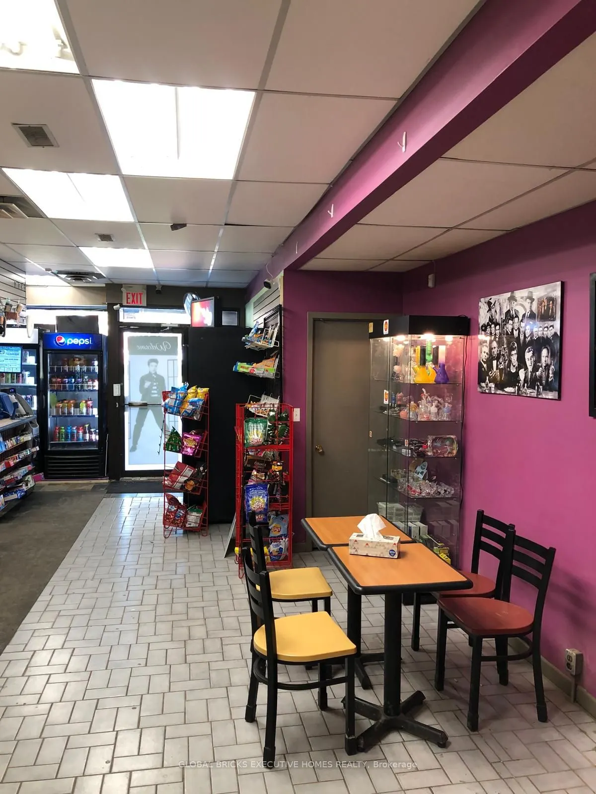 54 Main Street E