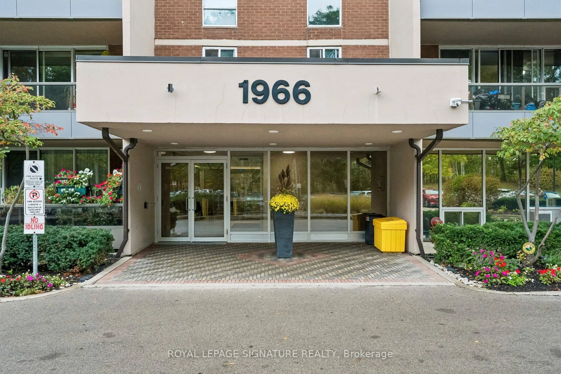 1966 Main Street W #809