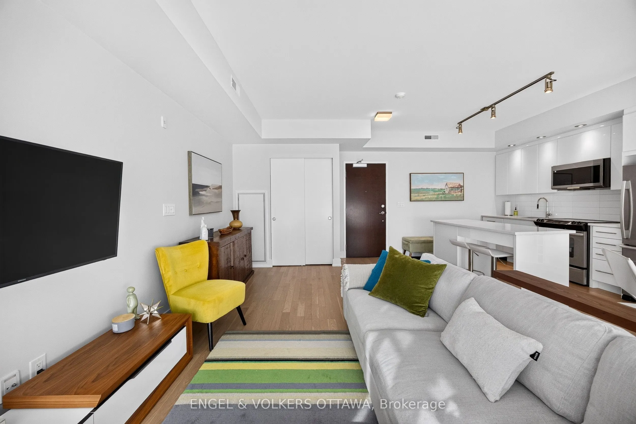 360 Patricia Avenue #710