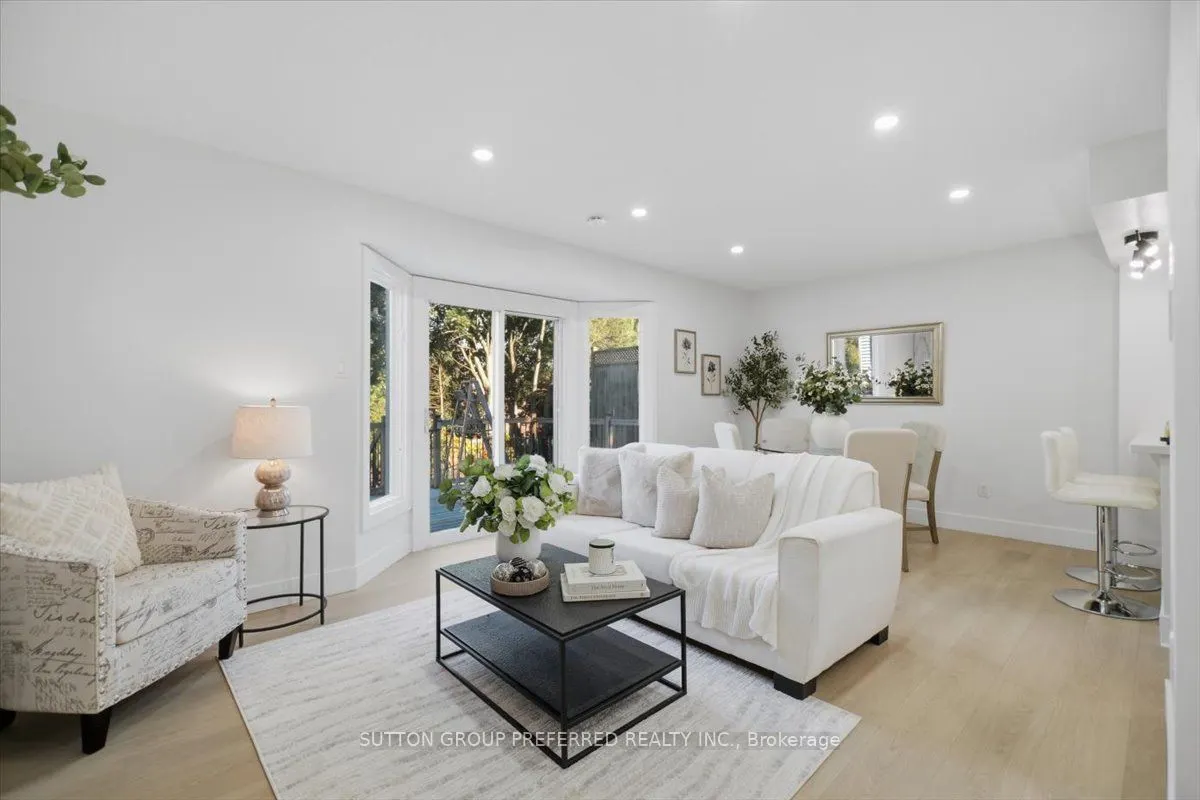 74 WINDING WOODS Crescent