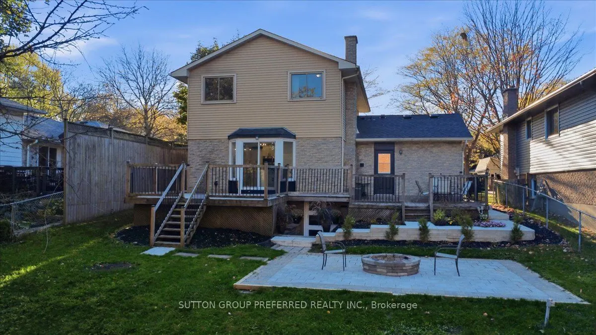 74 WINDING WOODS Crescent