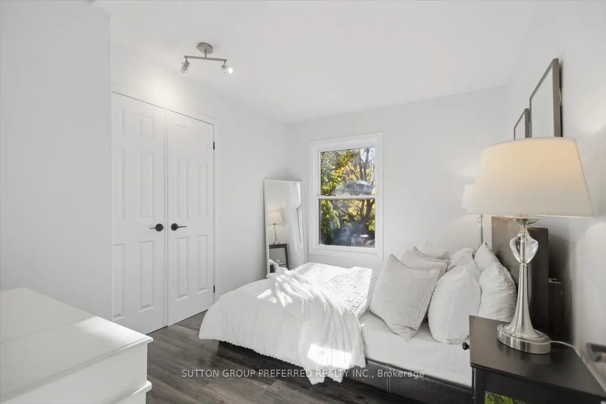 74 WINDING WOODS Crescent