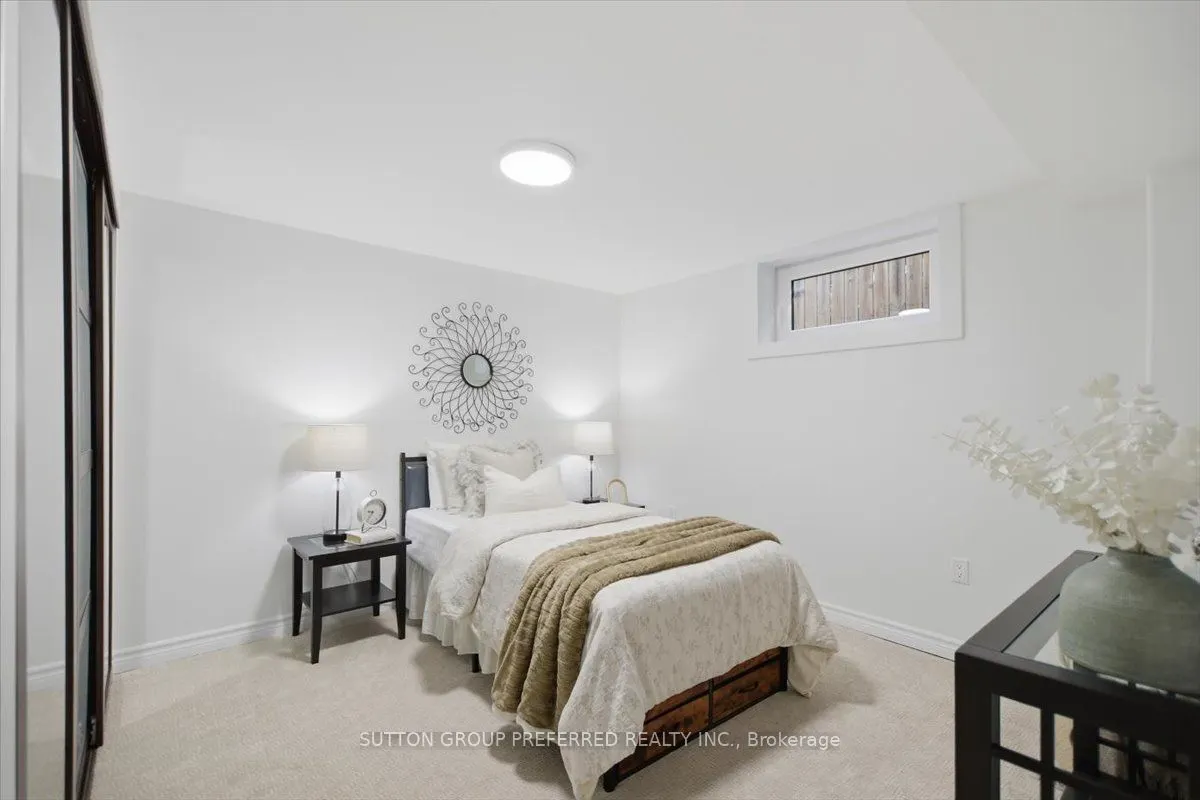 74 WINDING WOODS Crescent