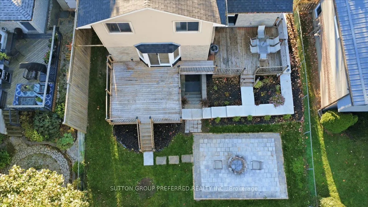 74 WINDING WOODS Crescent