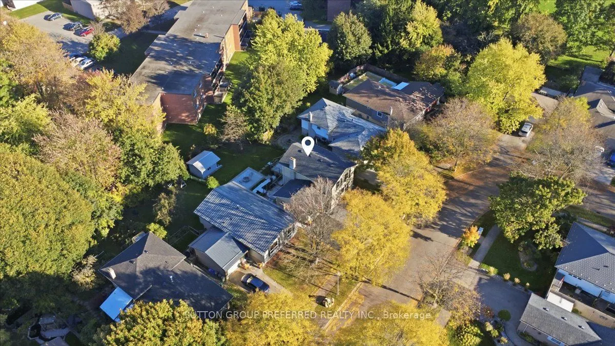 74 WINDING WOODS Crescent