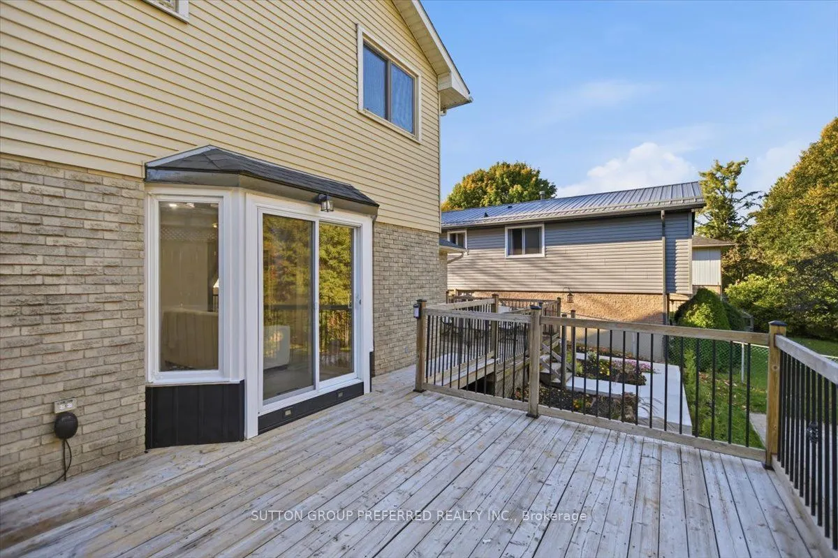 74 WINDING WOODS Crescent