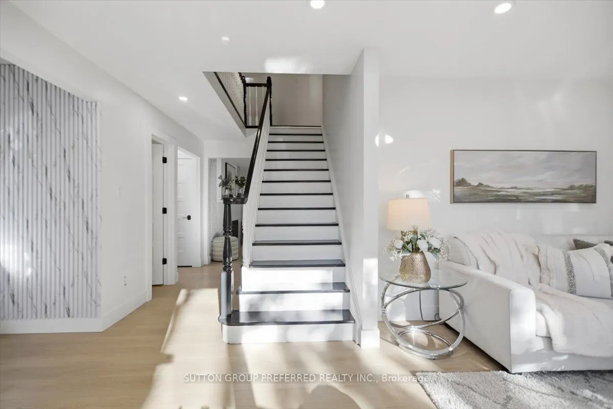 74 WINDING WOODS Crescent