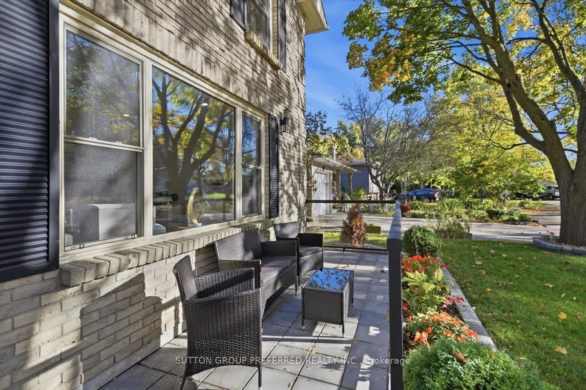 74 WINDING WOODS Crescent