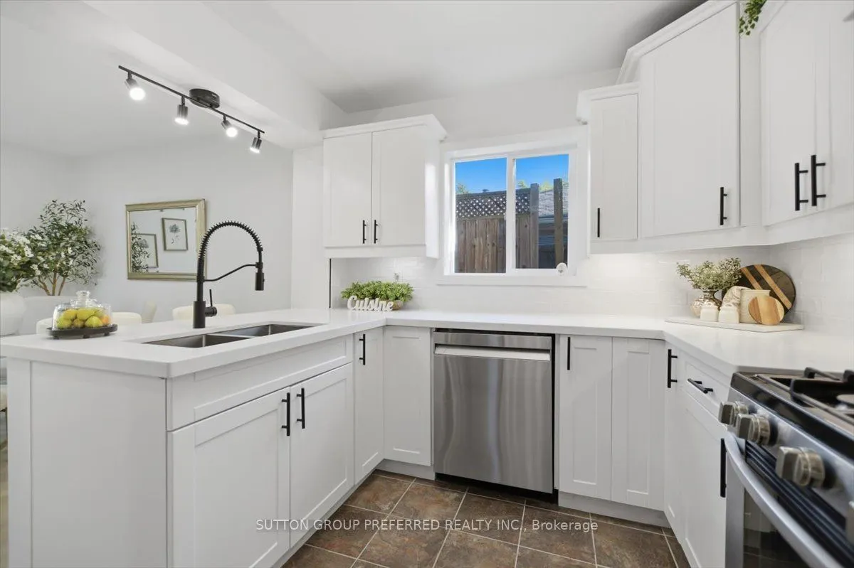 74 WINDING WOODS Crescent