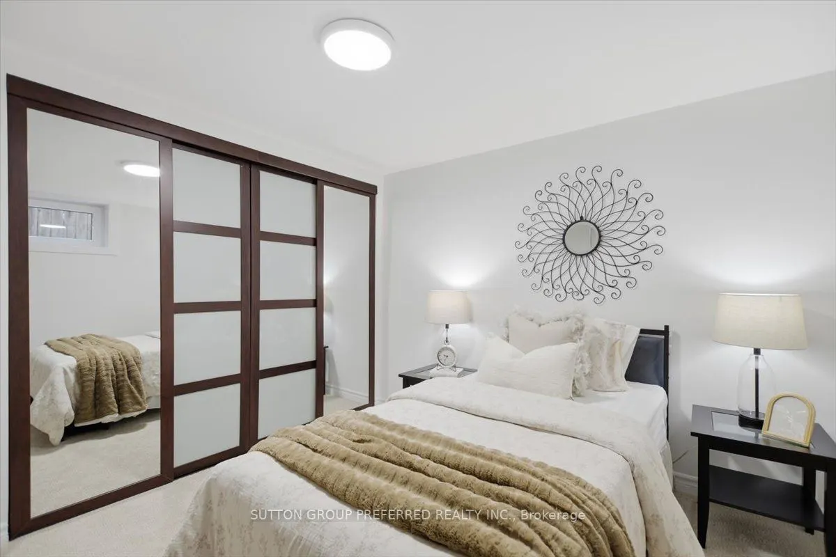74 WINDING WOODS Crescent