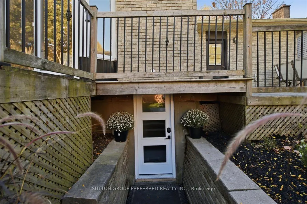 74 WINDING WOODS Crescent