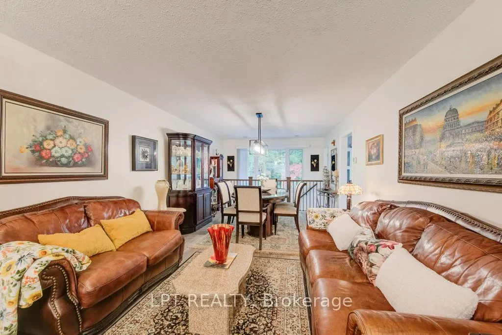 28 Bridlewood Drive E