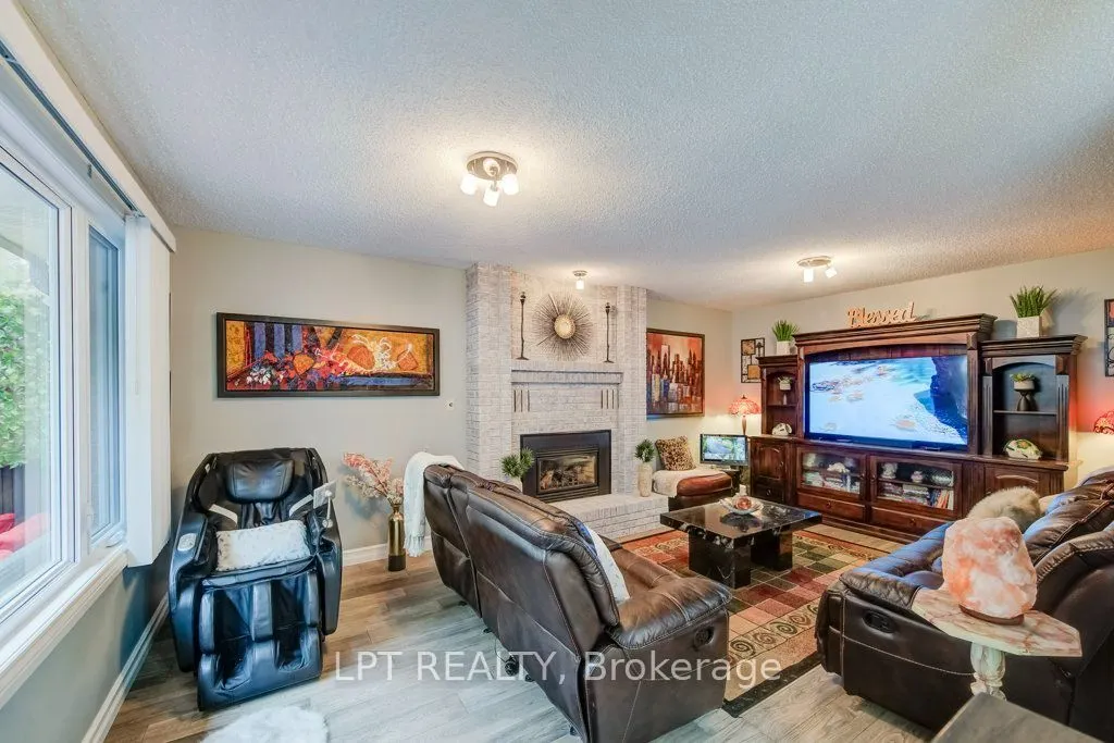 28 Bridlewood Drive E