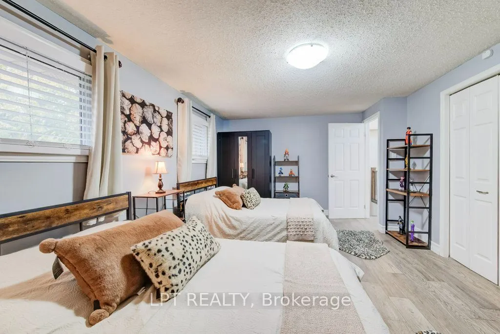 28 Bridlewood Drive E