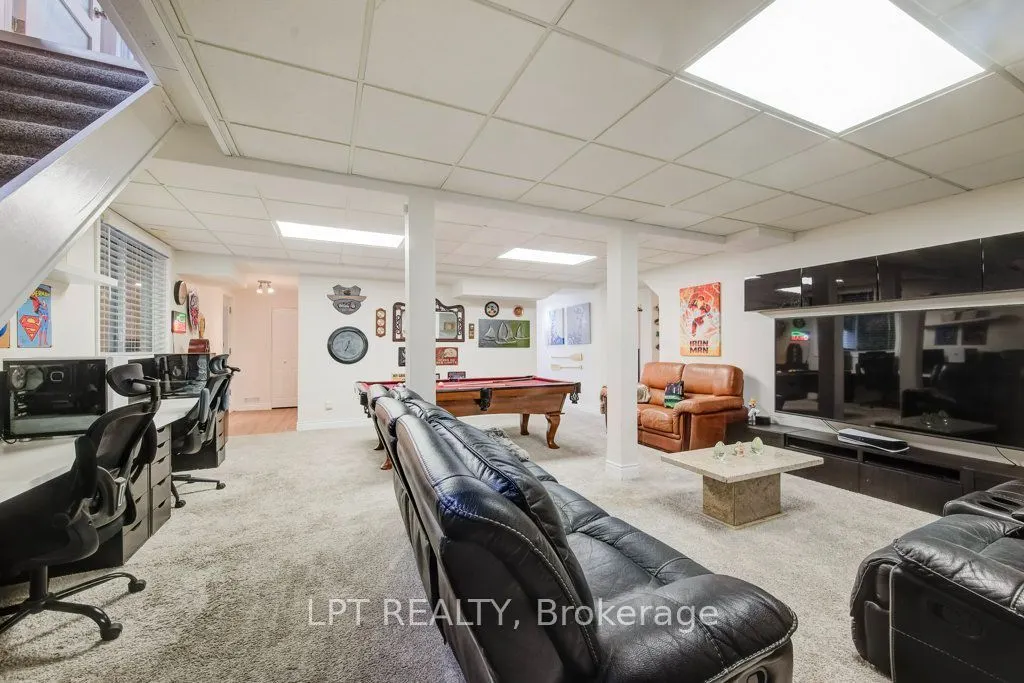 28 Bridlewood Drive E