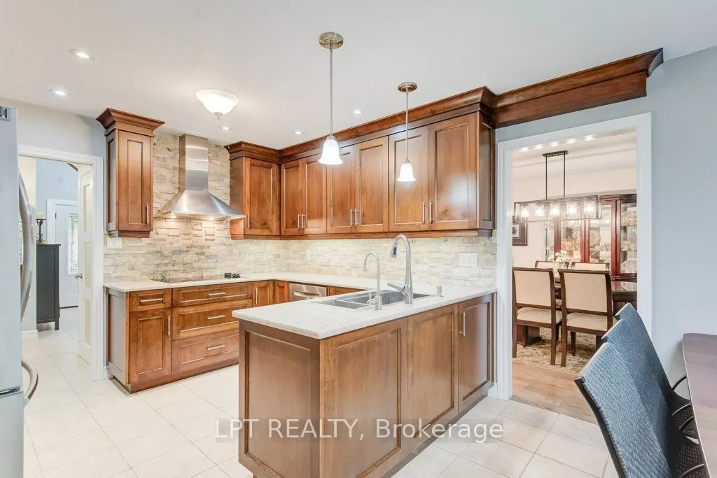 28 Bridlewood Drive E