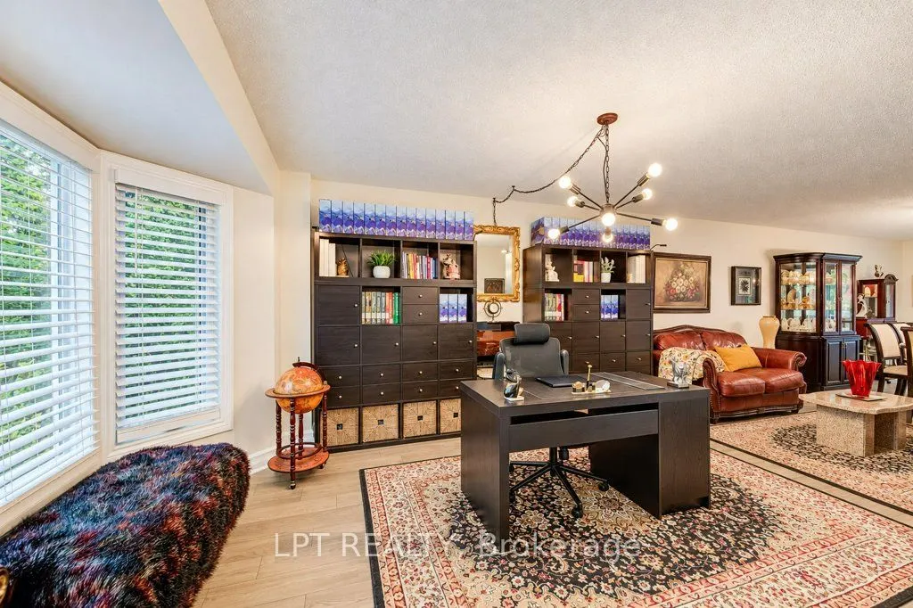 28 Bridlewood Drive E