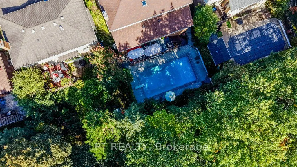 28 Bridlewood Drive E