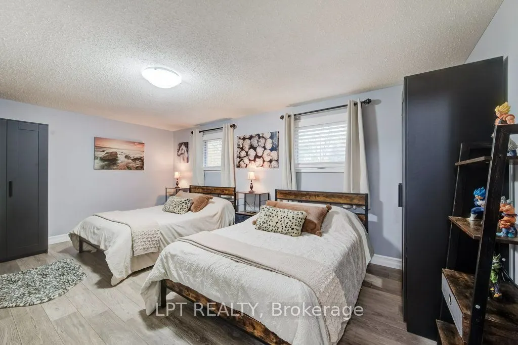 28 Bridlewood Drive E