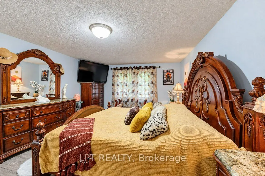 28 Bridlewood Drive E