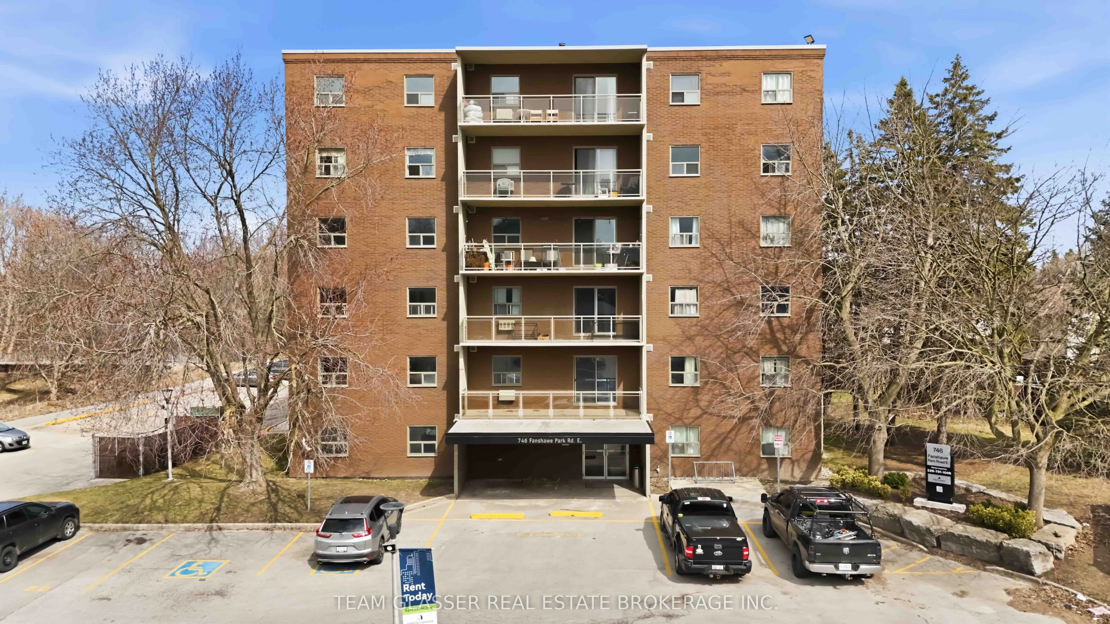 746 Fanshawe Park Road E #211
