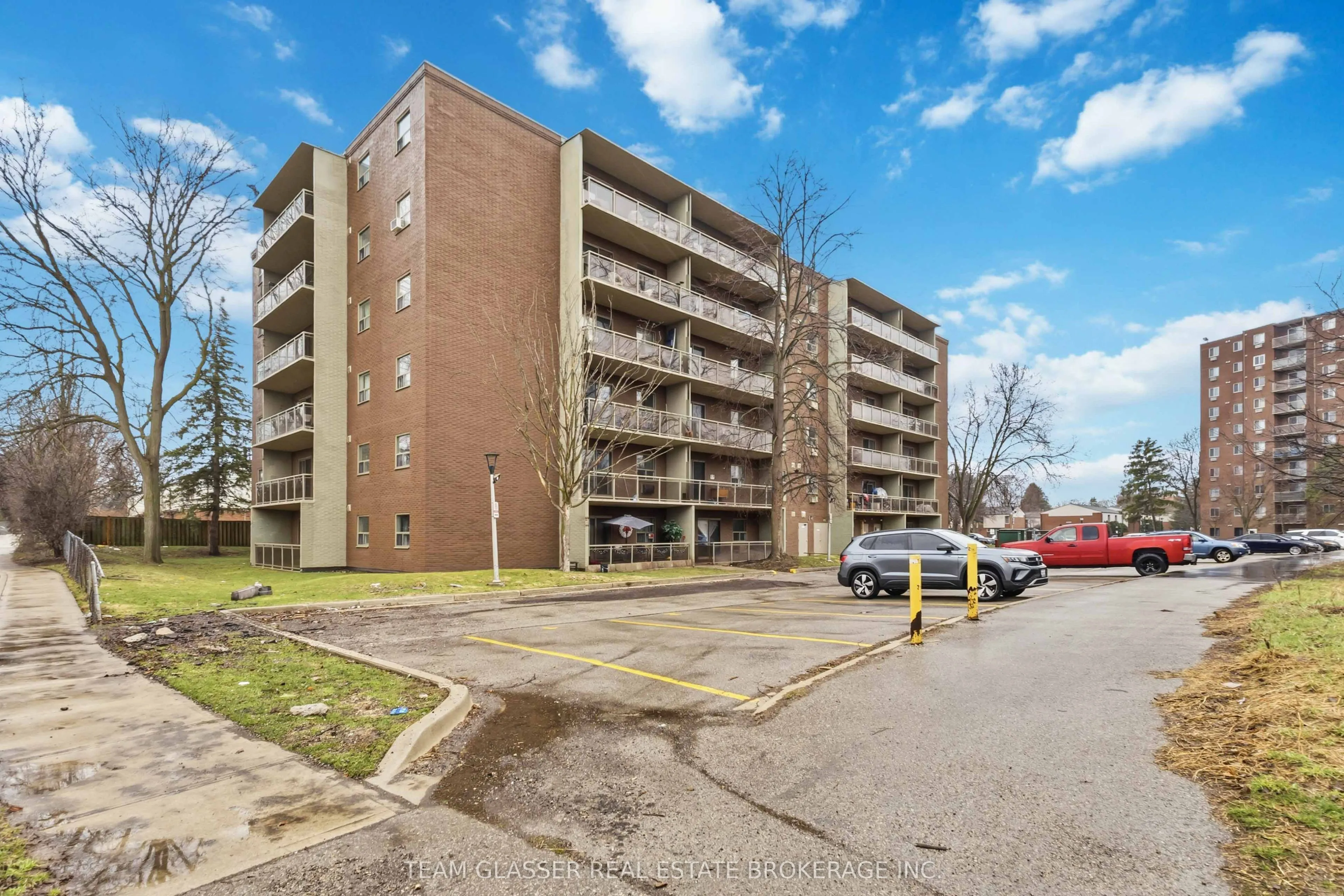 746 Fanshawe Park Road E #211