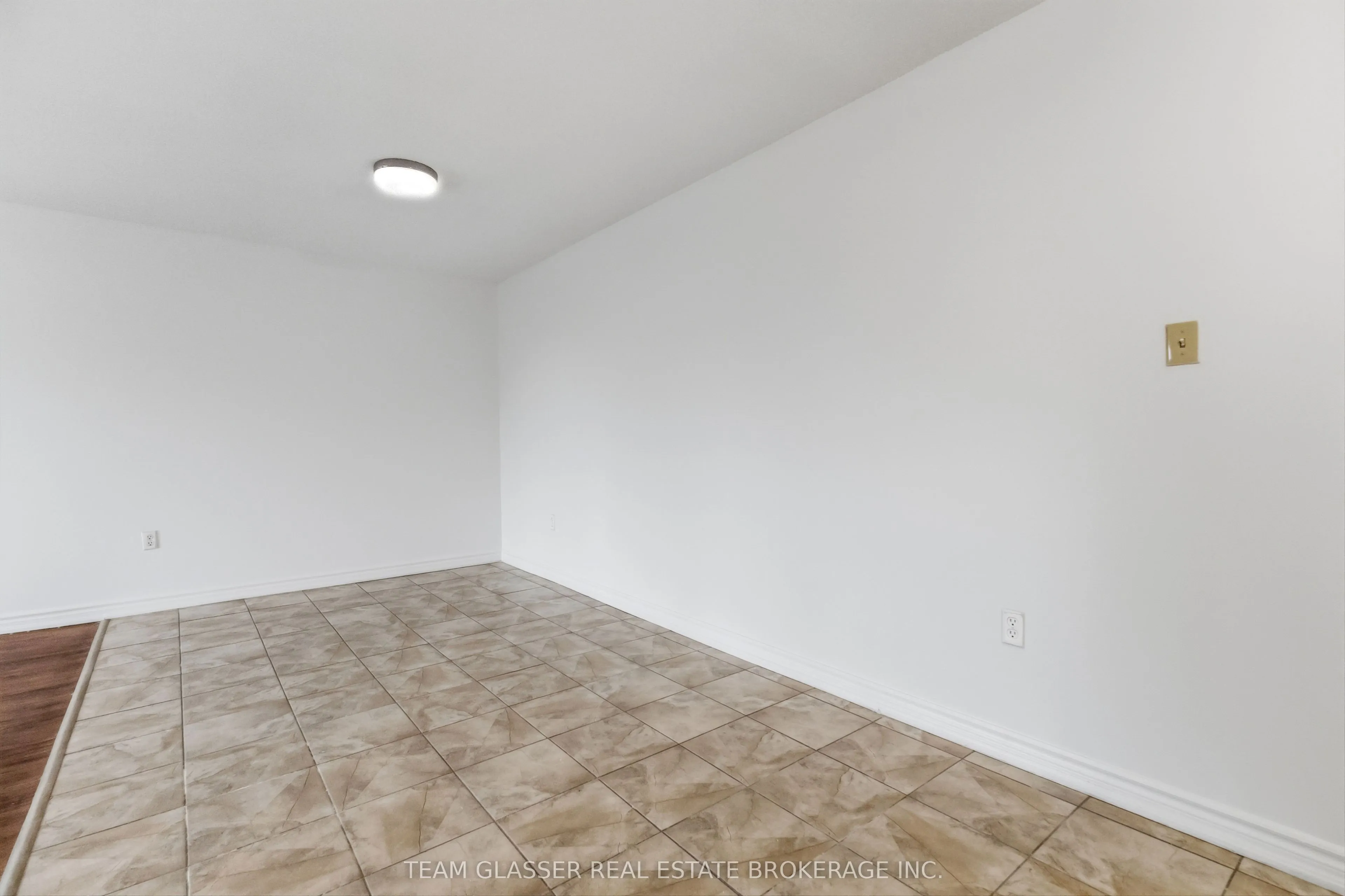 746 Fanshawe Park Road E #211