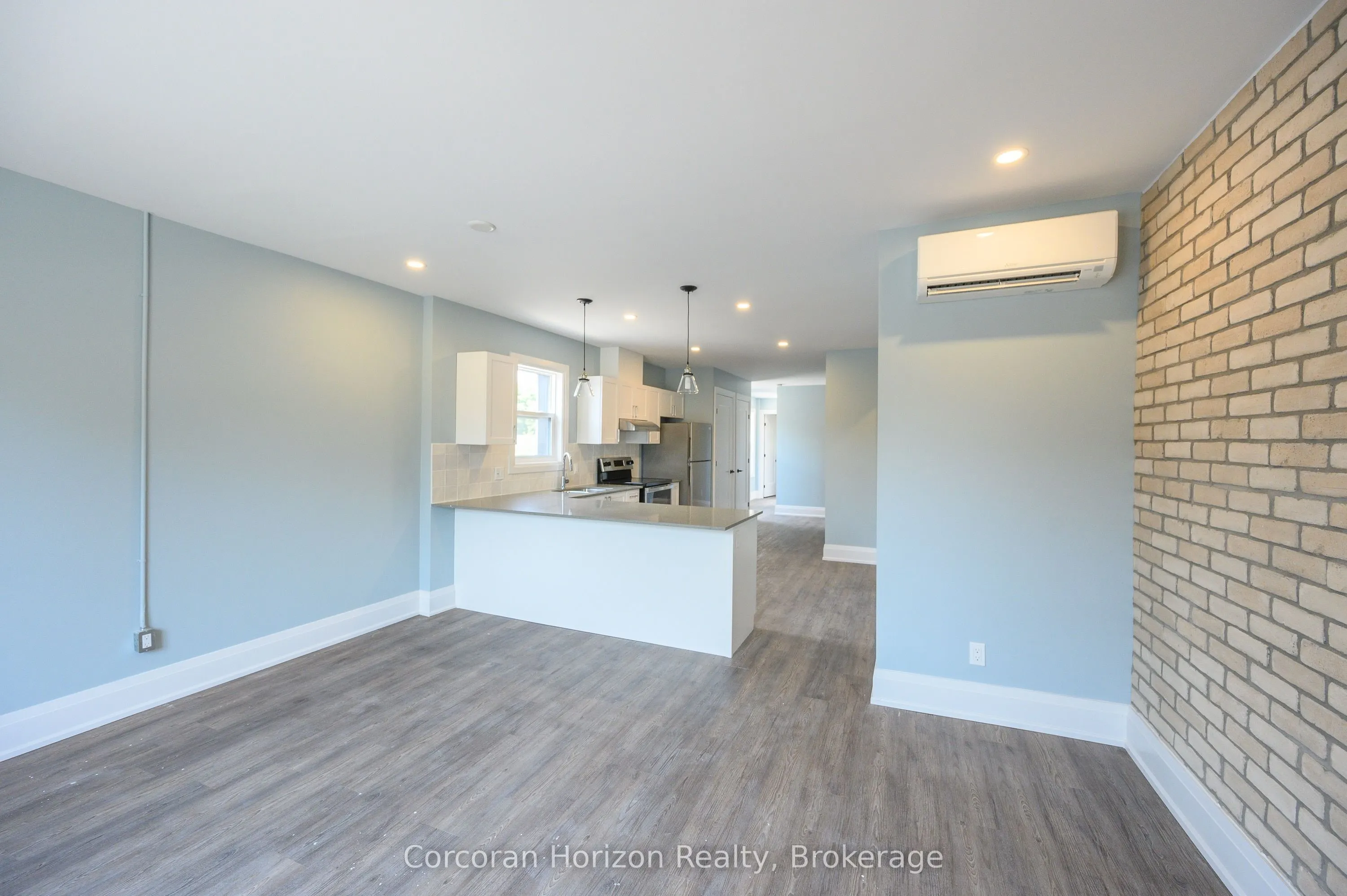 571-575 KING Street E