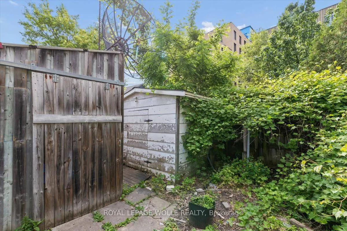 427 Duke Street W