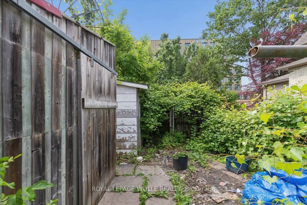 427 Duke Street W