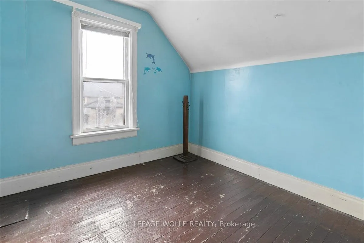 427 Duke Street W