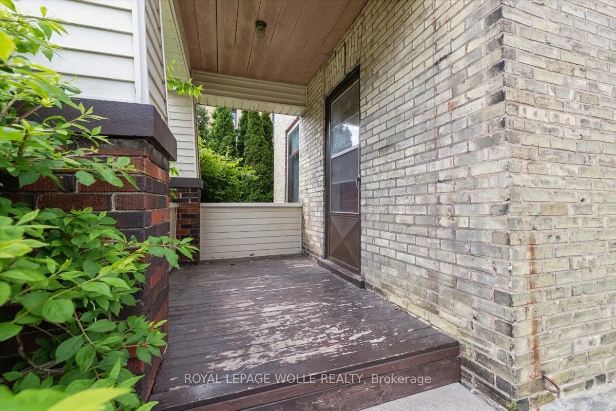 427 Duke Street W