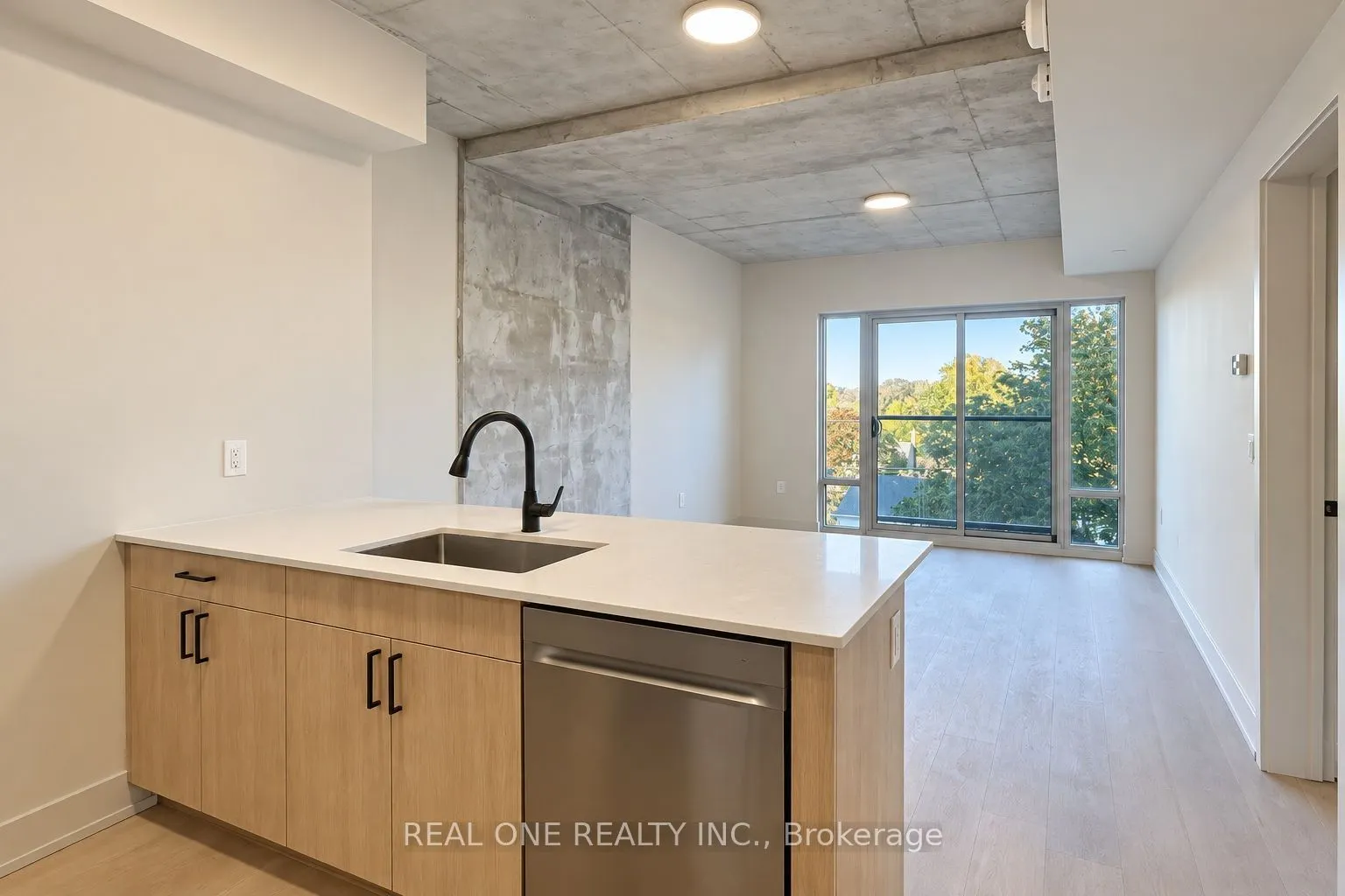 810 King Street W #404