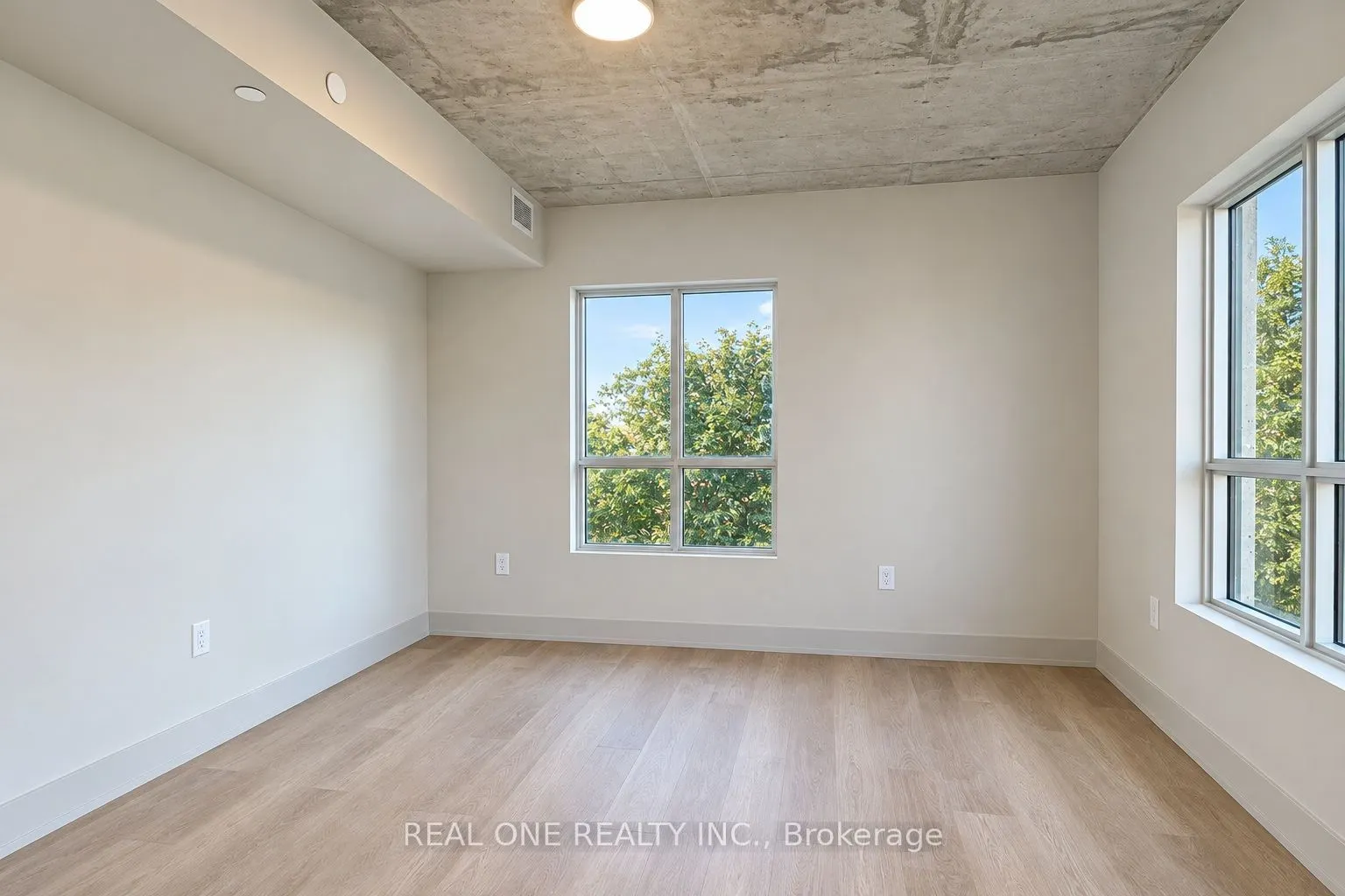810 King Street W #404