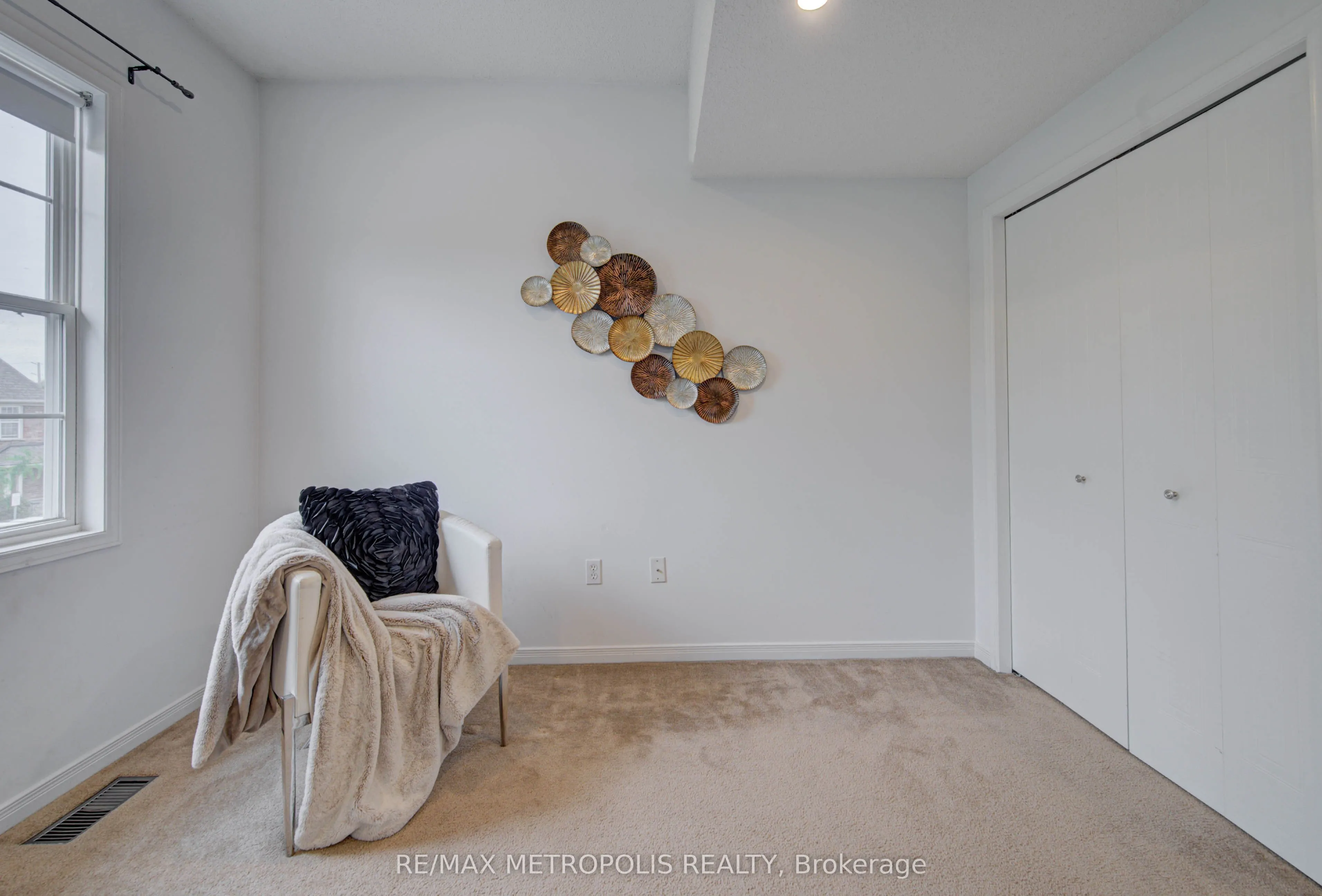 124 GOSLING Gardens #37