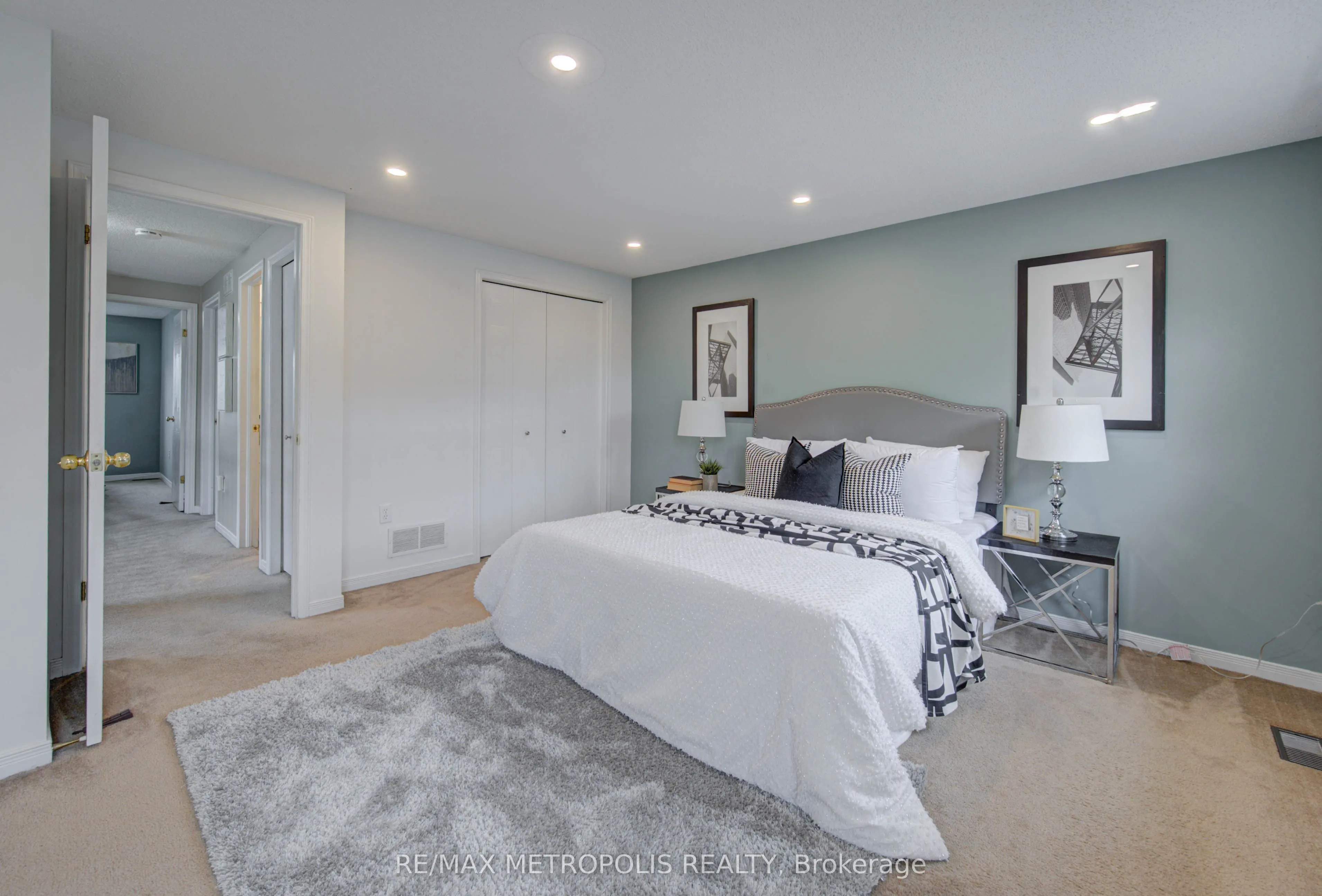 124 GOSLING Gardens #37
