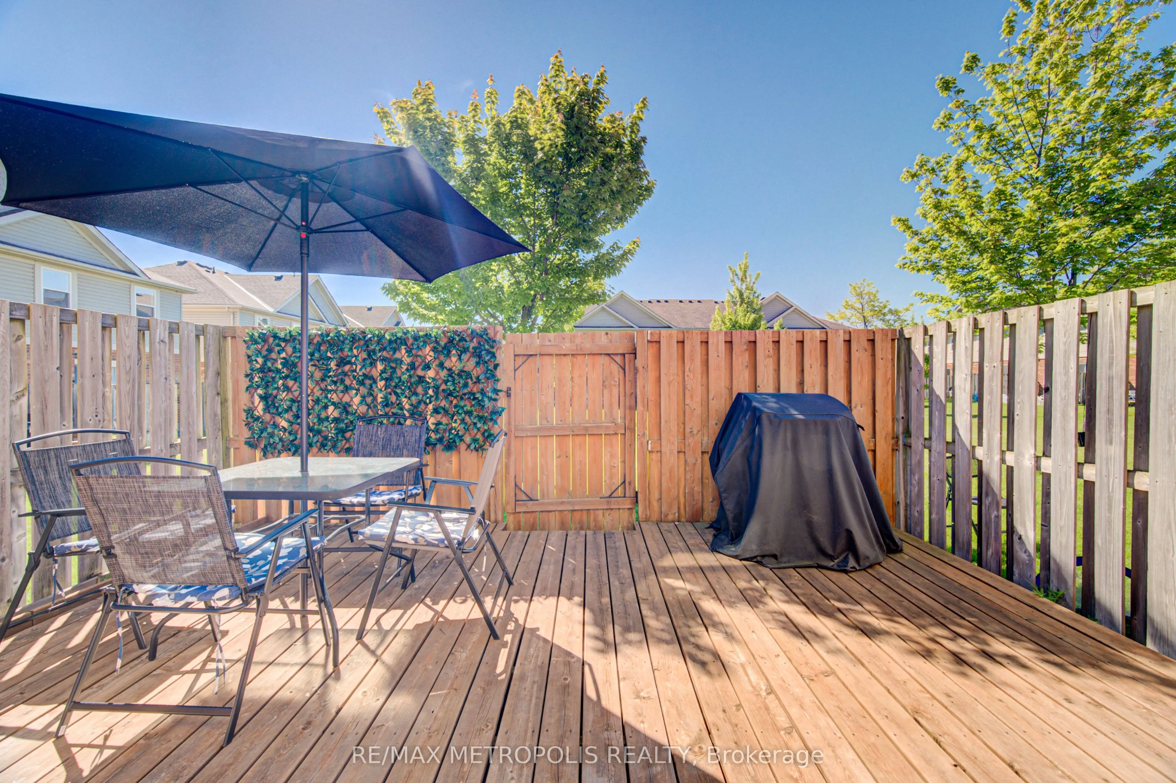 124 GOSLING Gardens #37