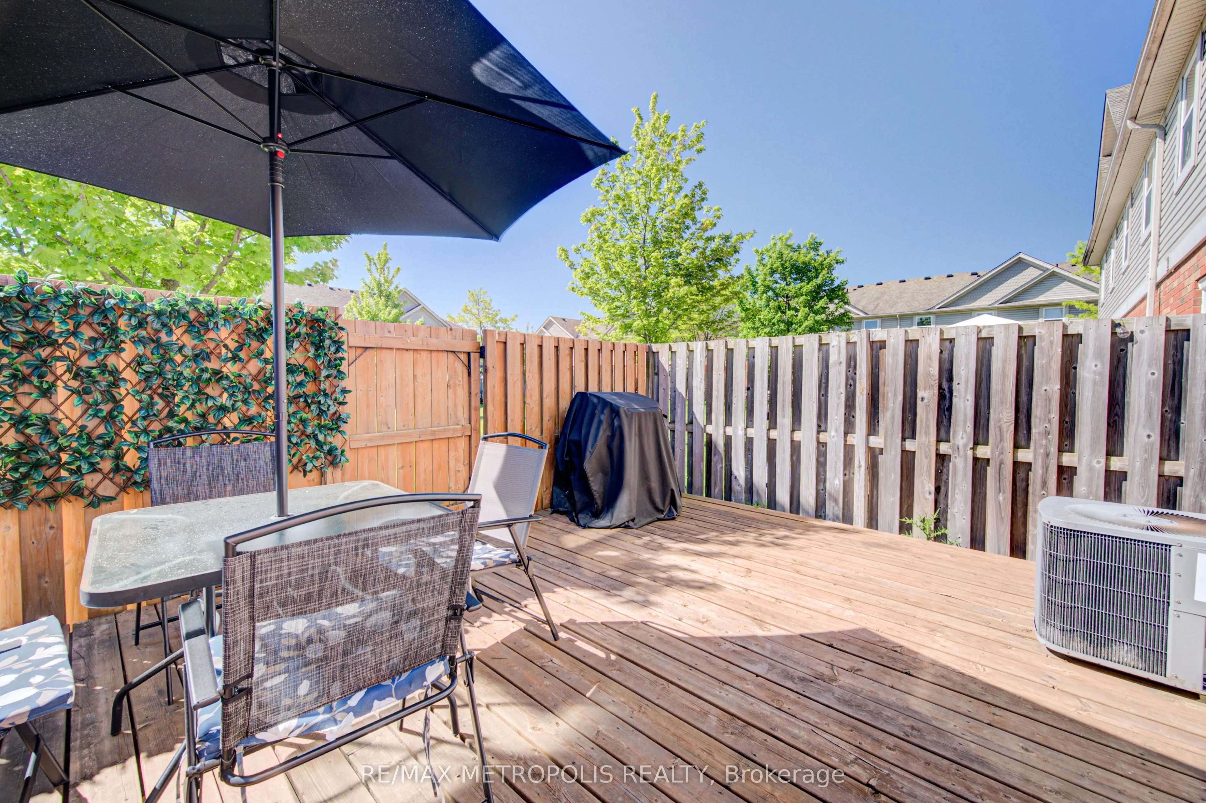 124 GOSLING Gardens #37