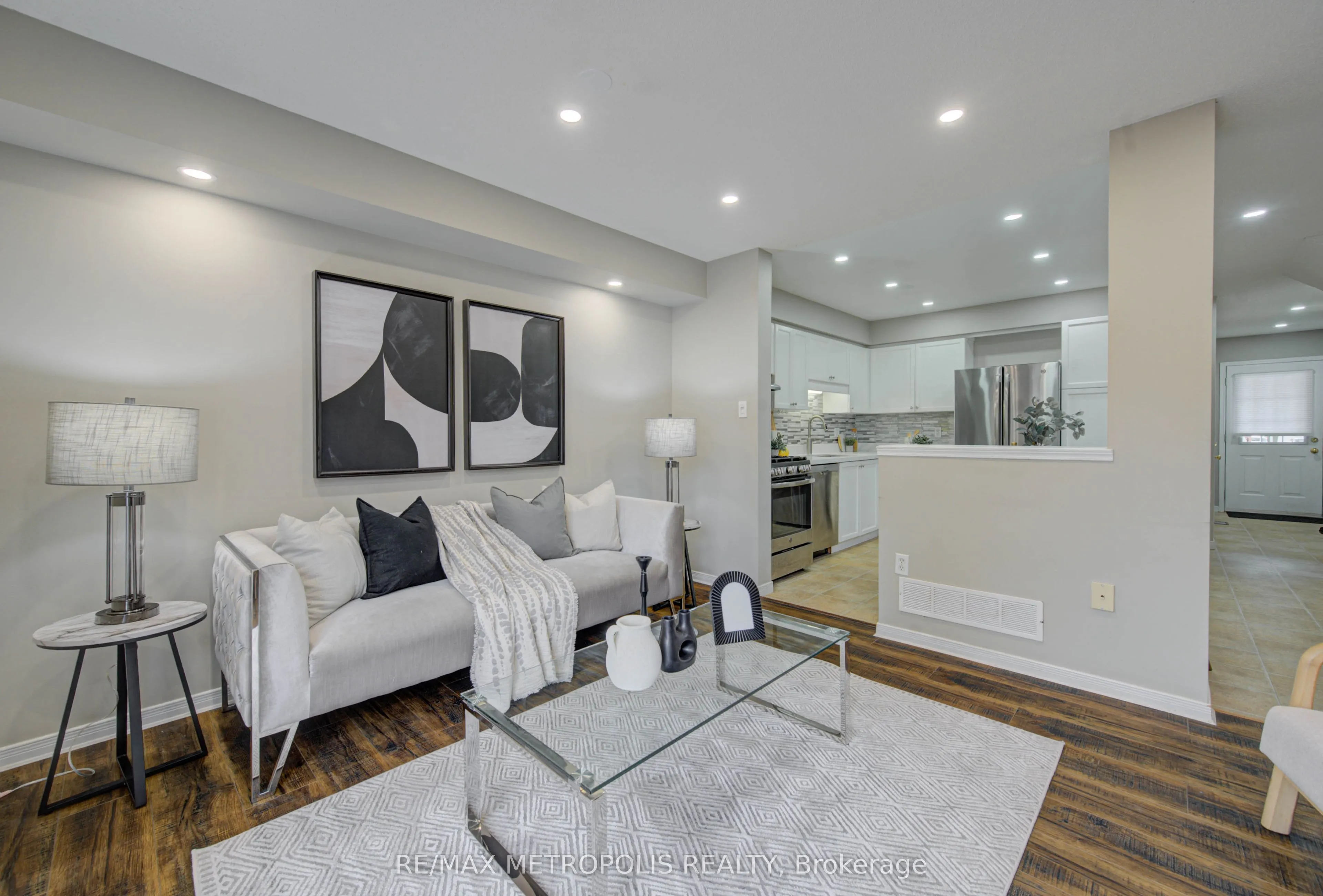 124 GOSLING Gardens #37