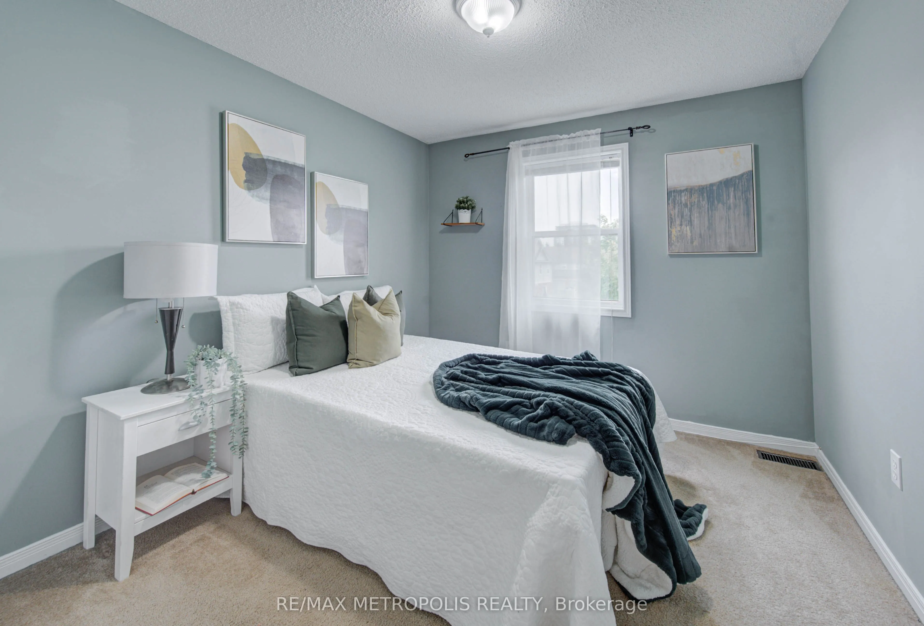 124 GOSLING Gardens #37