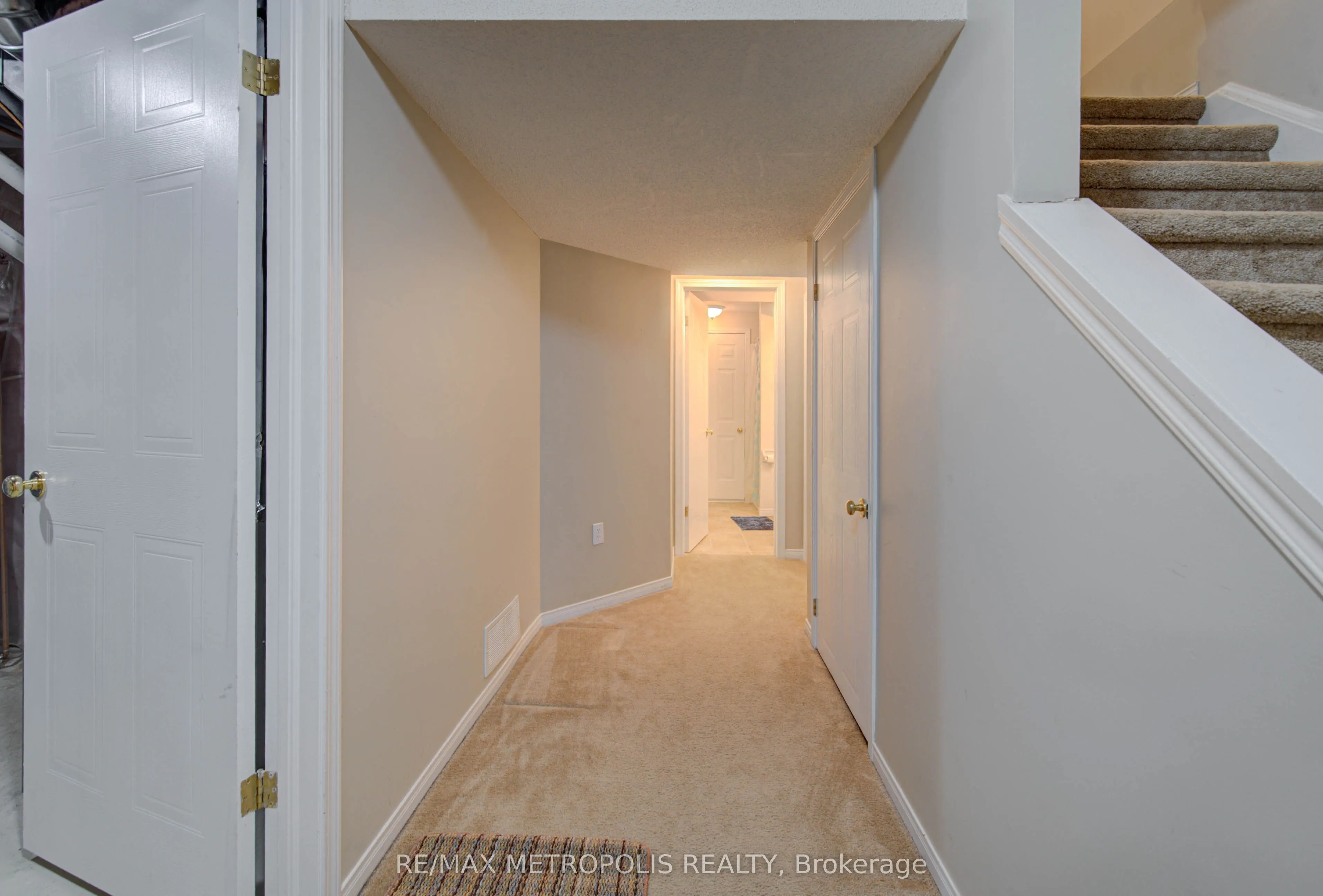124 GOSLING Gardens #37