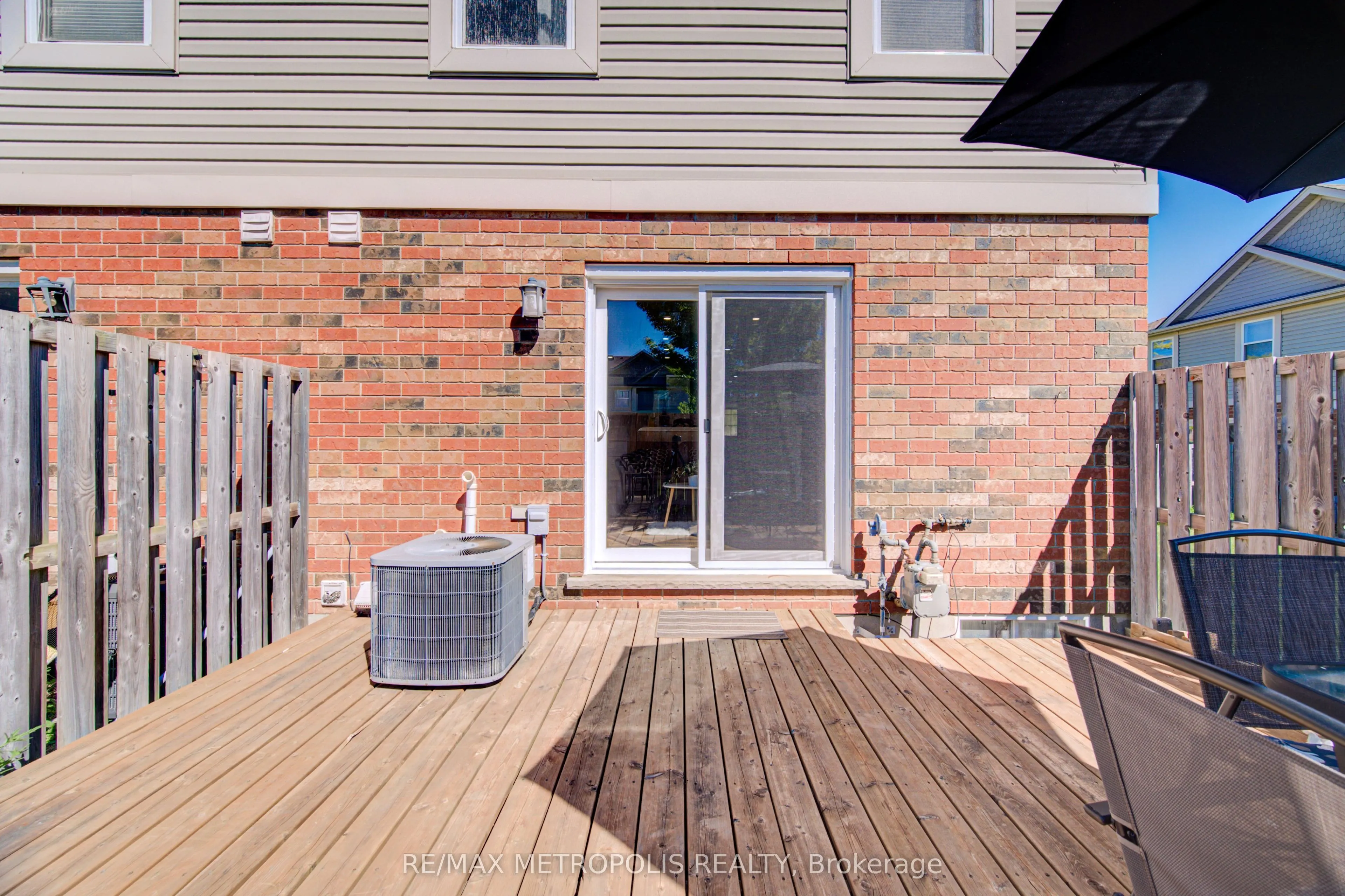 124 GOSLING Gardens #37