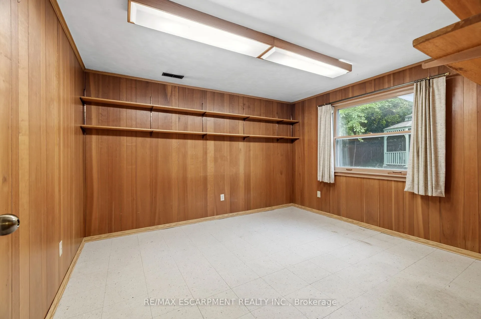 99 Runnymede Crescent