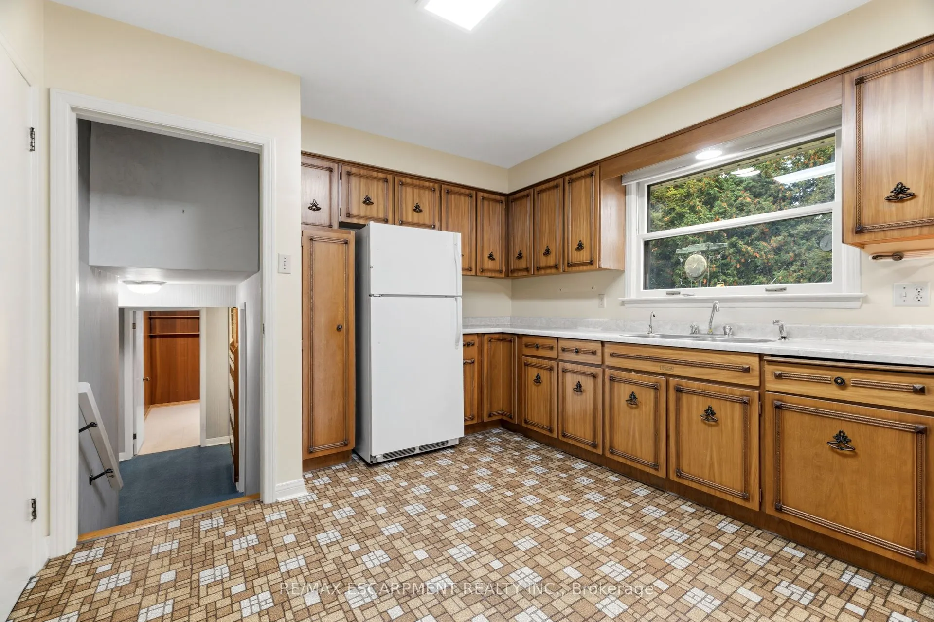 99 Runnymede Crescent
