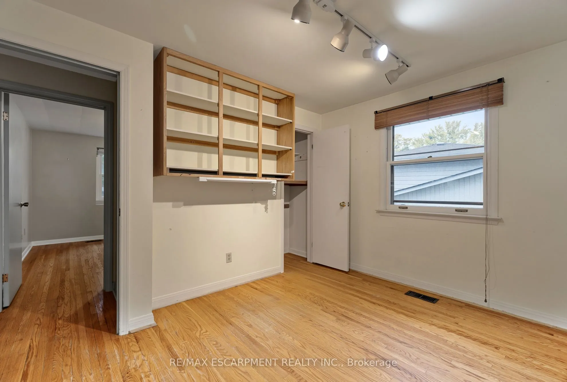 99 Runnymede Crescent