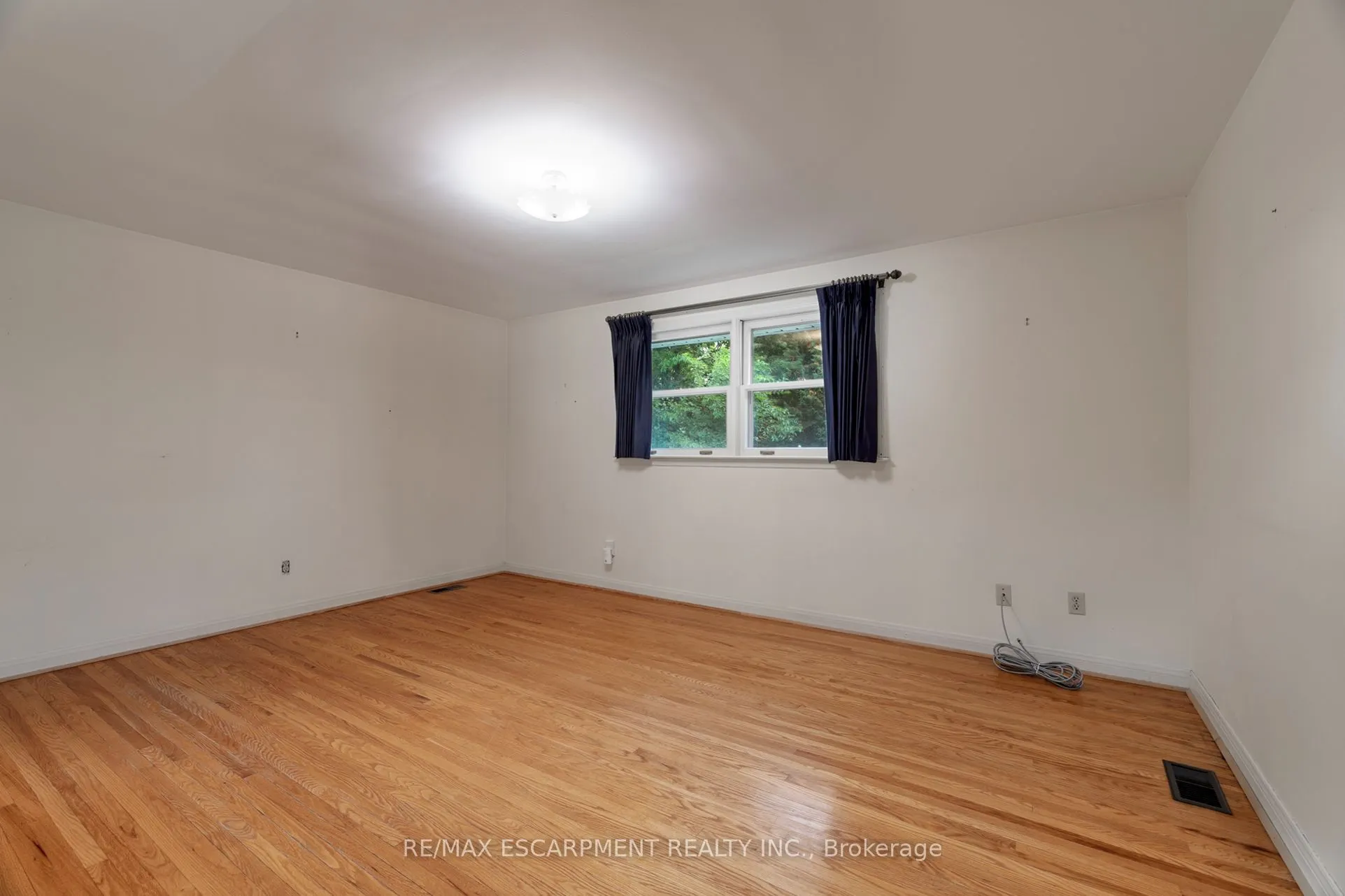 99 Runnymede Crescent