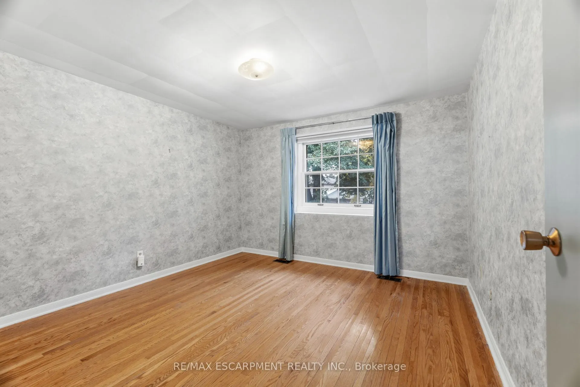 99 Runnymede Crescent